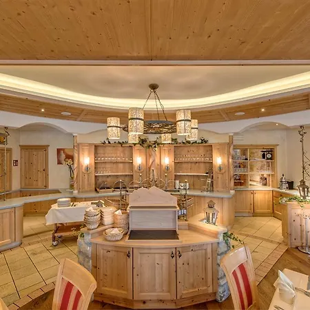 Tirolerhof Gourmet & Relax Hotel 4*